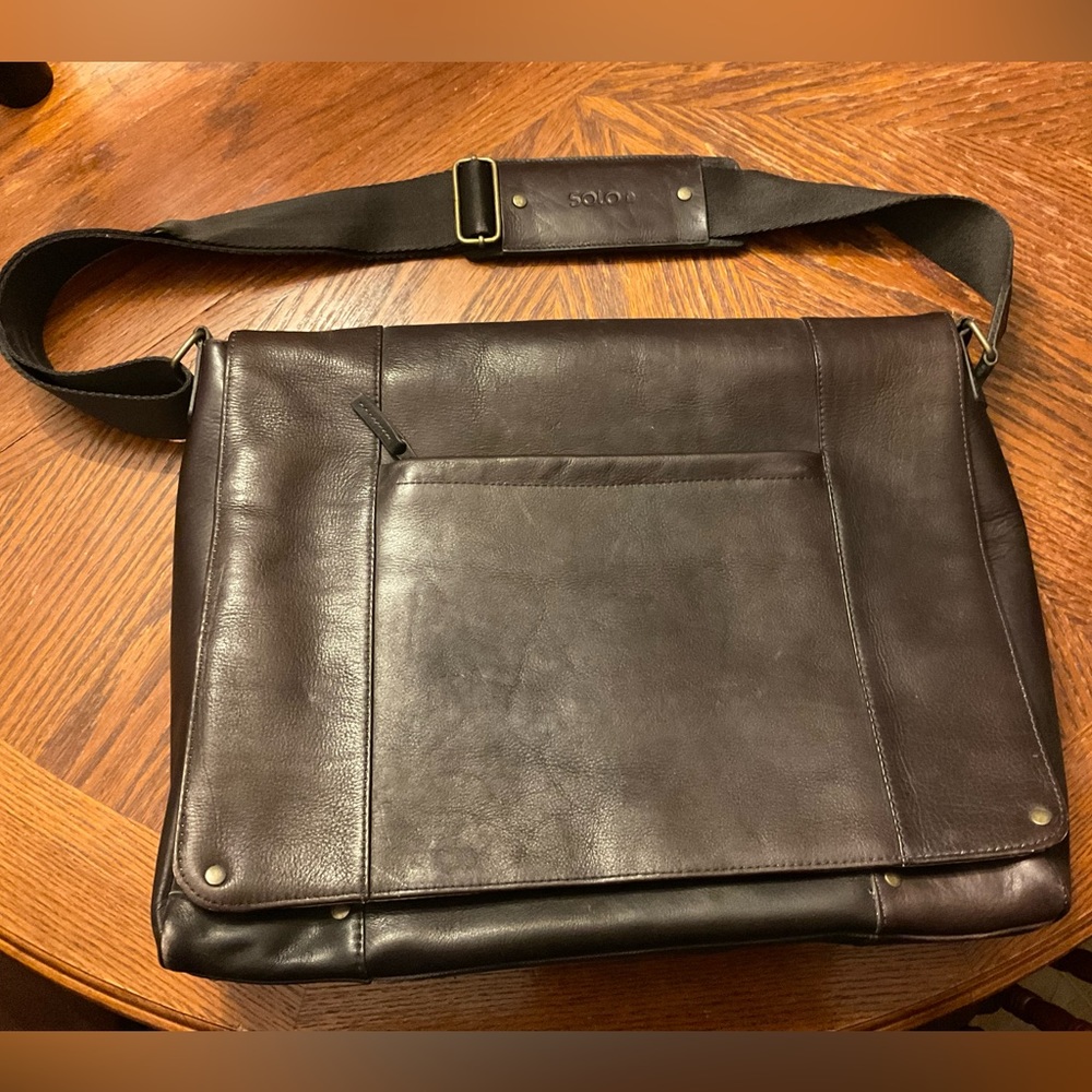 Solo Genuine Leather Brass Hardware Multi Pocket Padded Computer Pocket Bag!